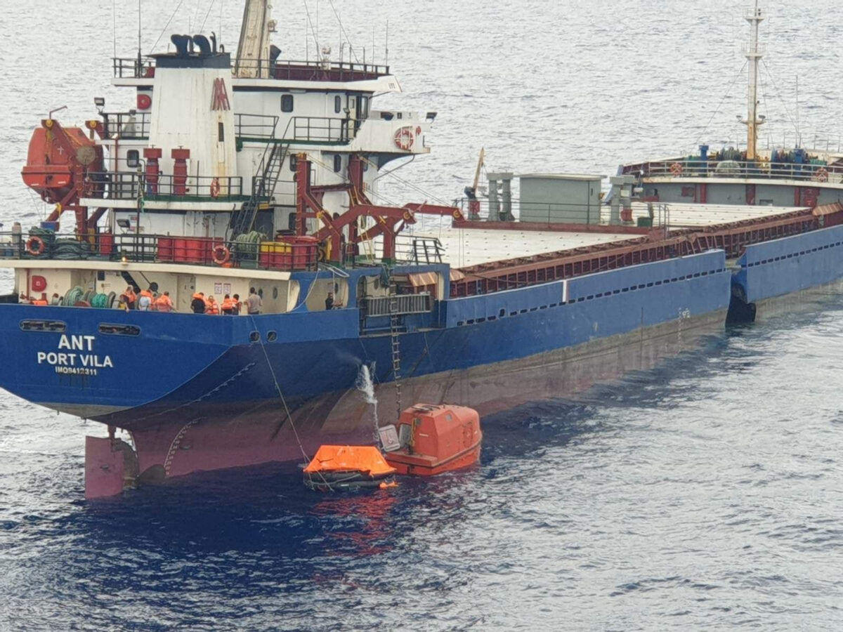 Σύγκρουση φορτηγών πλοίων ανοιχτά της Χίου – Το ένα αρνήθηκε την ελληνική βοήθεια (VIDEO)