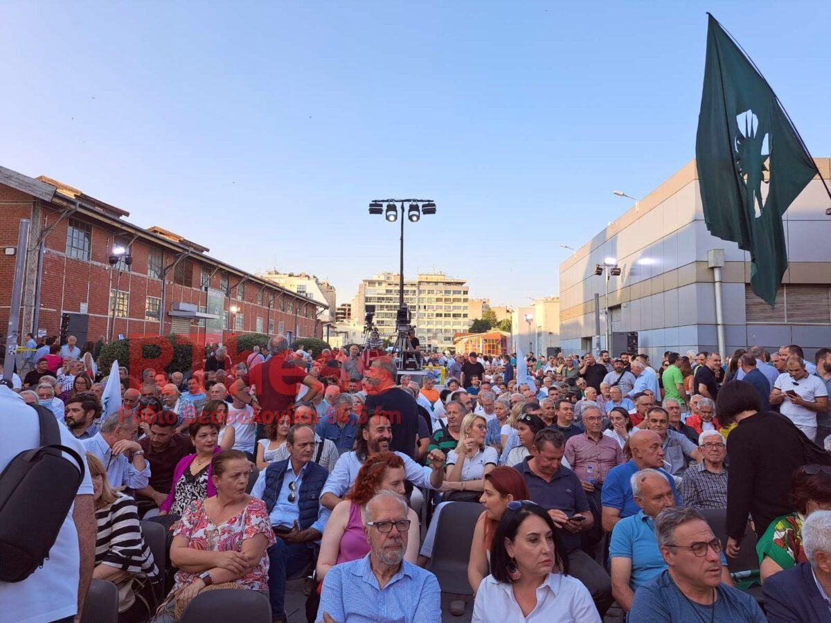 Έντεχνη μουσική και πράσινοι ήλιοι στο λιμάνι της Θεσσαλονίκης για την ομιλία του Ν. Ανδρουλάκη (VIDEO+PHOTO)