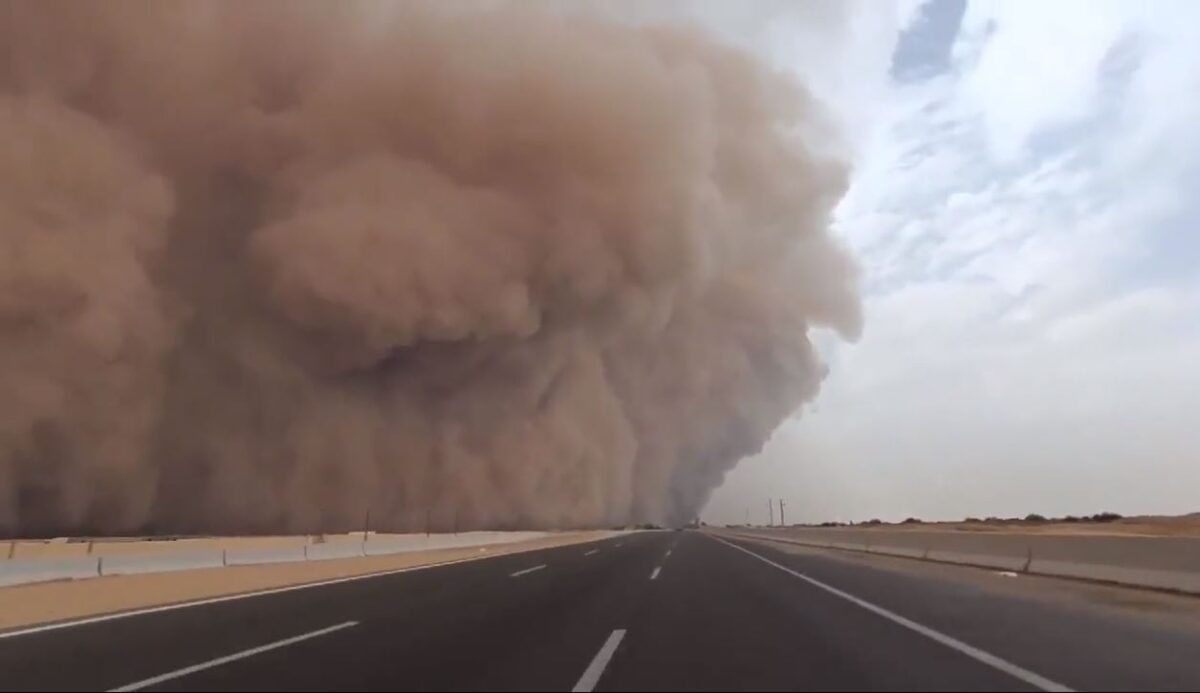Τρομακτική αμμοθύελλα στην Αίγυπτο (VIDEO)