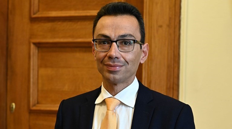 Σ.Σέρμπος για Μεταναστευτικό: Ήρθε η ώρα να βρέξουμε τα πόδια μας στο πεδίο