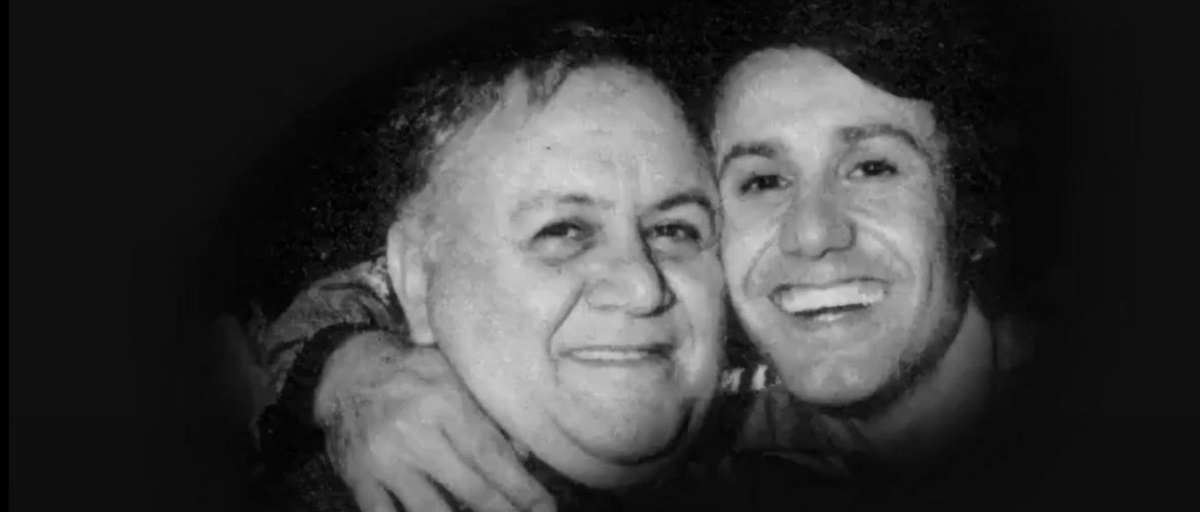 Ο Μάνος Χατζιδάκις φιλοξενεί τον Γιάννη Φλωρινιώτη – Η ιστορική συνέντευξη στο Τρίτο Πρόγραμμα (Videos)