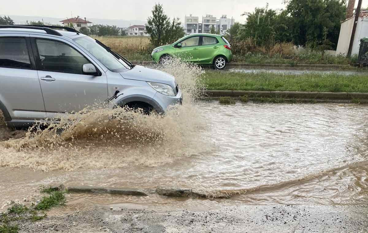 Πλημμύρισαν για άλλη μία φορά δρόμοι στην Θέρμη (Photos)