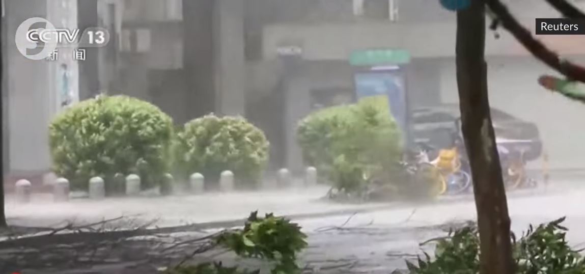 Τυφώνας σαρώνει την Κίνα (VIDEO)