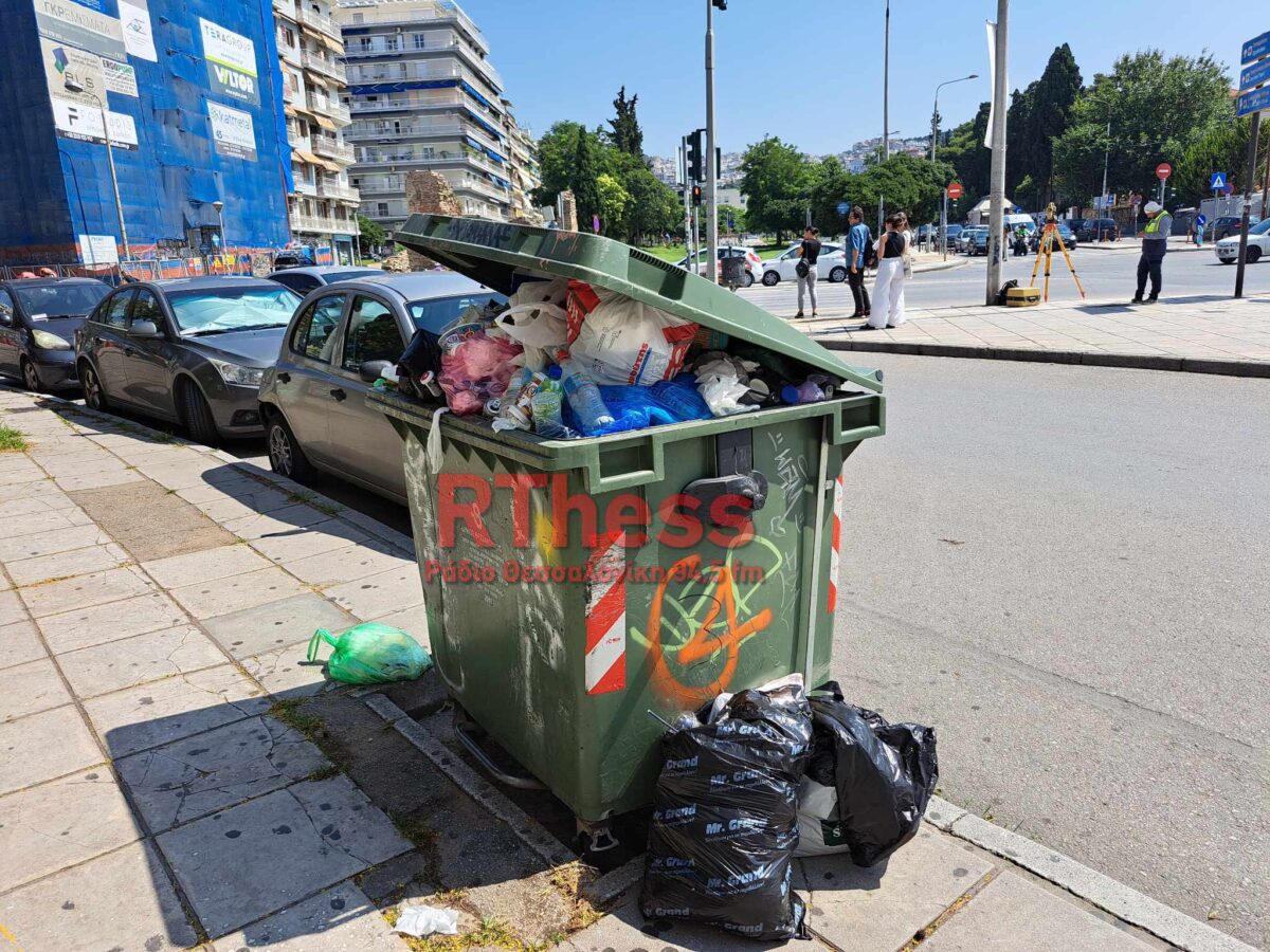 Ζέστη και ξεχειλισμένοι κάδοι στην Θεσσαλονίκη – Ο χειρότερος συνδυασμός (Photos)
