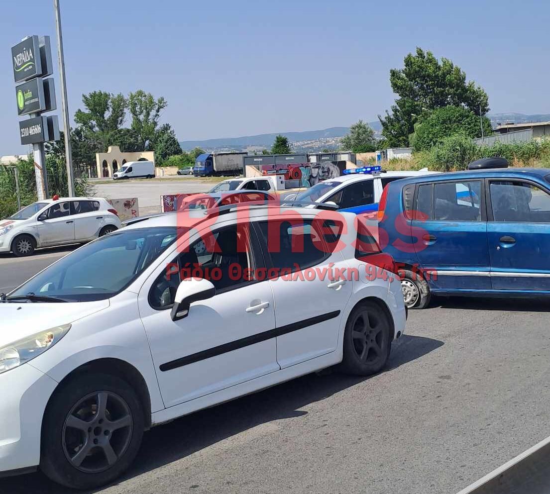 Καραμπόλα 3 αυτοκινήτων στην Επ. Οδό Θεσσαλονίκης Περαίας (ΦΩΤΟ)