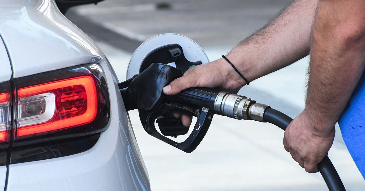 Εκτοξεύεται πάνω από τα 2 ευρώ η τιμή της βενζίνης ενόψει… Αυγούστου