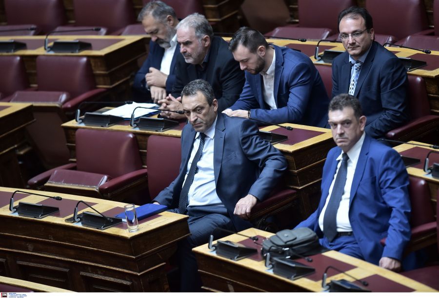 “Αντάρτικο” 9 βουλευτών των Σπαρτιατών – Αδειάζουν τον προέδρο
