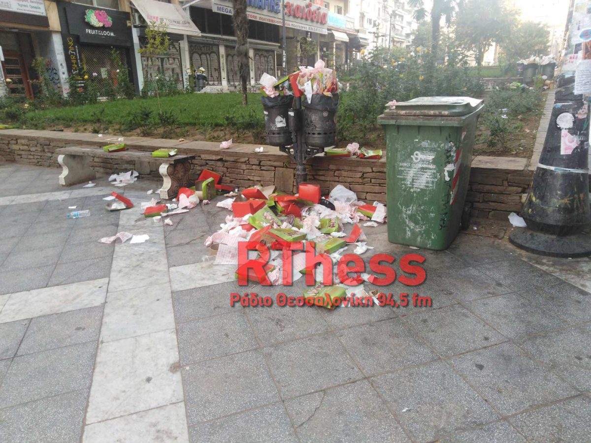 Πεζόδρομος… Σκουπιδαριού έγινε η Ναυαρίνου (Photos)