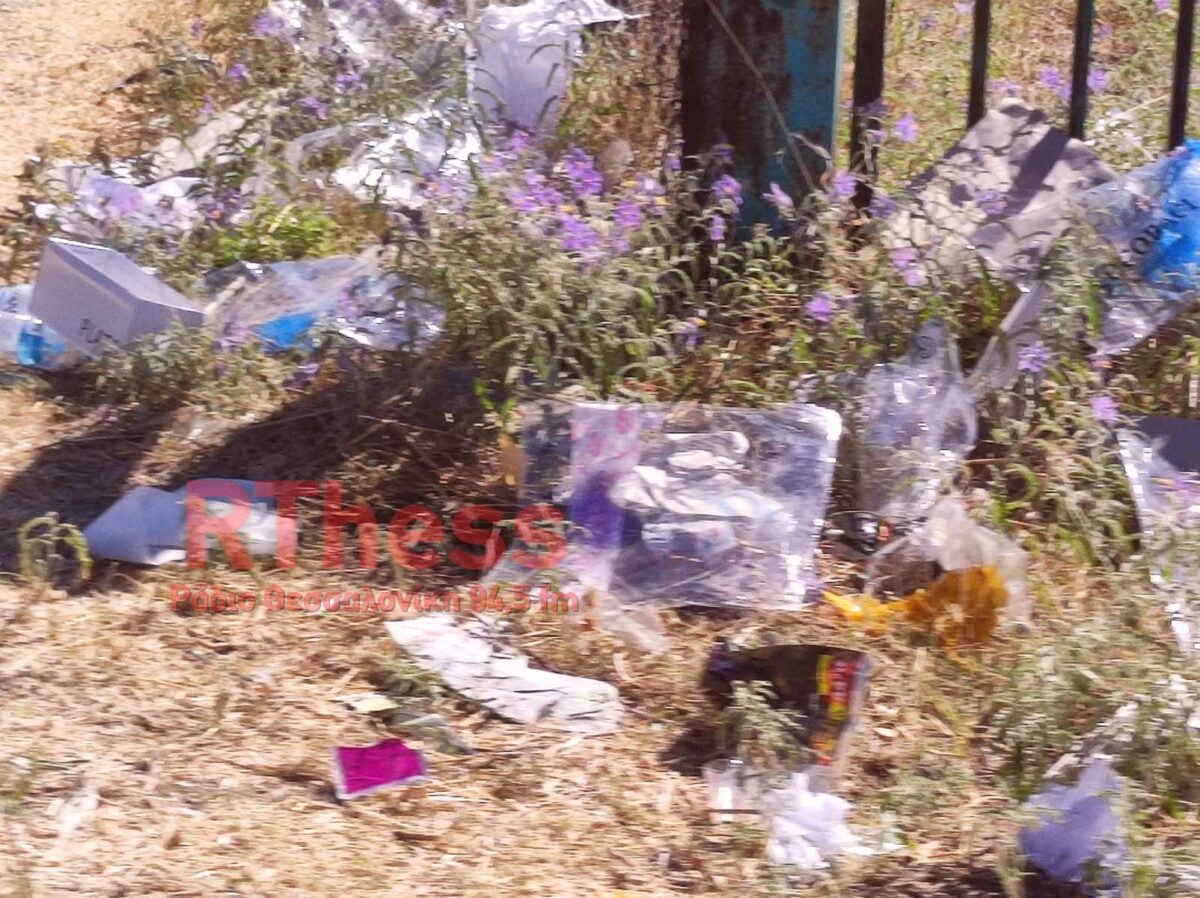 Το πανηγύρι έφυγε, τα σκουπίδια έμειναν στην Κηπούπολη Χαλκιδικής (ΦΩΤΟ)