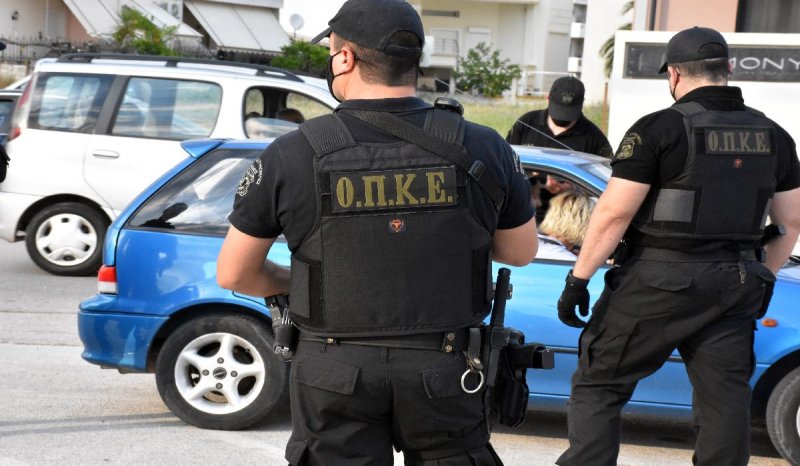 Καταγγελία ΕΑΥΘ: Στέλνουν αστυνομικούς της ΟΠΚΕ στο σπίτι τους για να… ξυριστούν (ΒΙΝΤΕΟ)