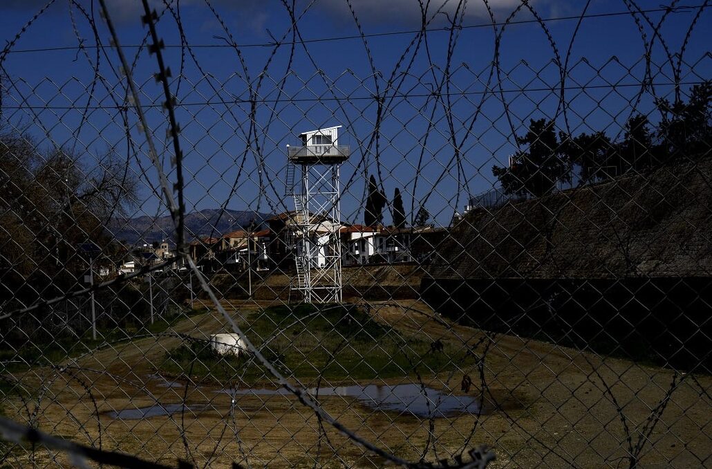 Κύπρος: Επεισόδιο στη «νεκρή ζώνη» – Τουρκοκύπριοι επιτέθηκαν σε άνδρες του ΟΗΕ (BINTEO)