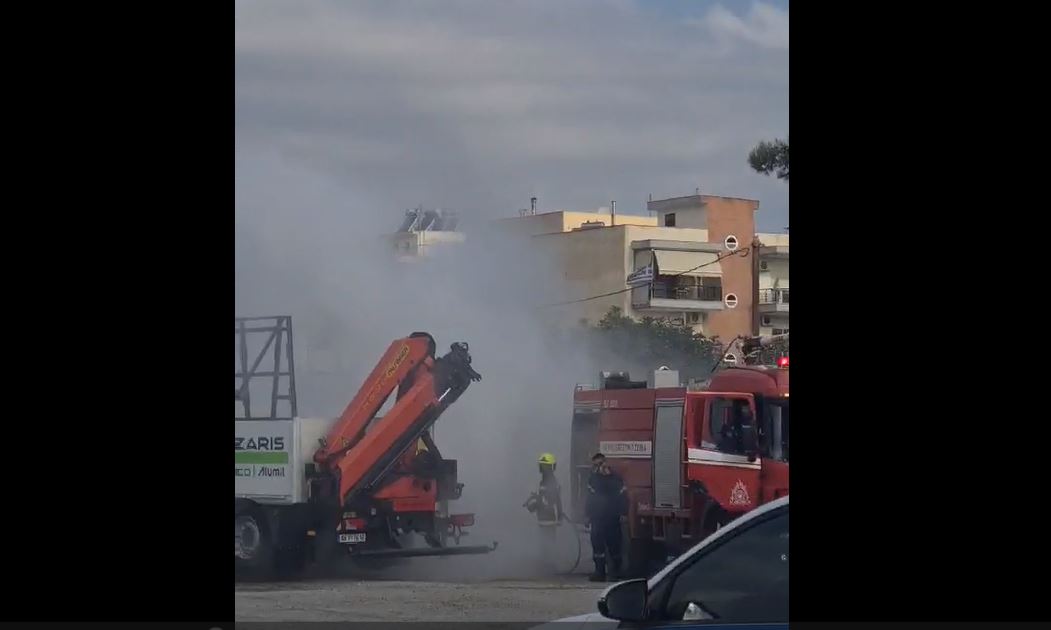 Θεσσαλονίκη: Καπνοί από μηχανή φορτηγού κοντά στα ΕΛΠΕ (VIDEO)