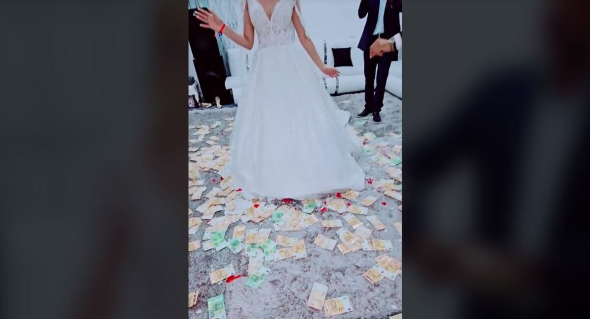 Πόσα ευρώ πέταξαν στη νύφη, σε γάμο στον Τύρναβο; (TikTok Video)
