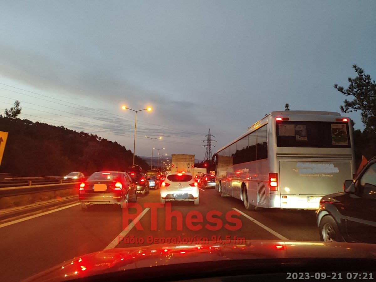 ‘Φράκαρε’ η Περιφερειακή- Ακόμα κάνουν ασφαλτόστρωση