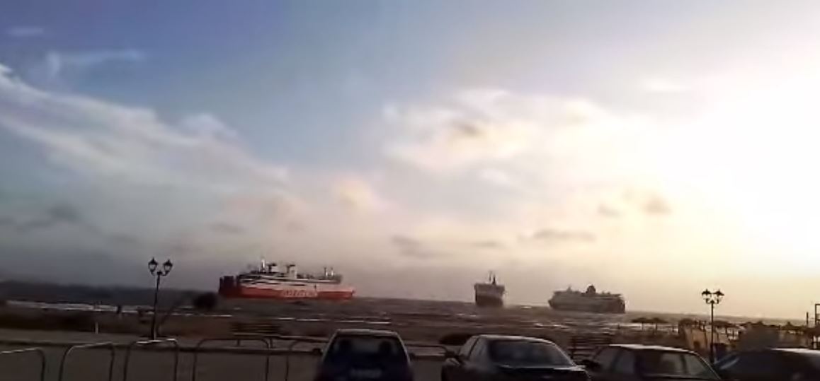 “Συγκρουόμενα” στο λιμάνι της Ραφήνας (ΒΙΝΤΕΟ)