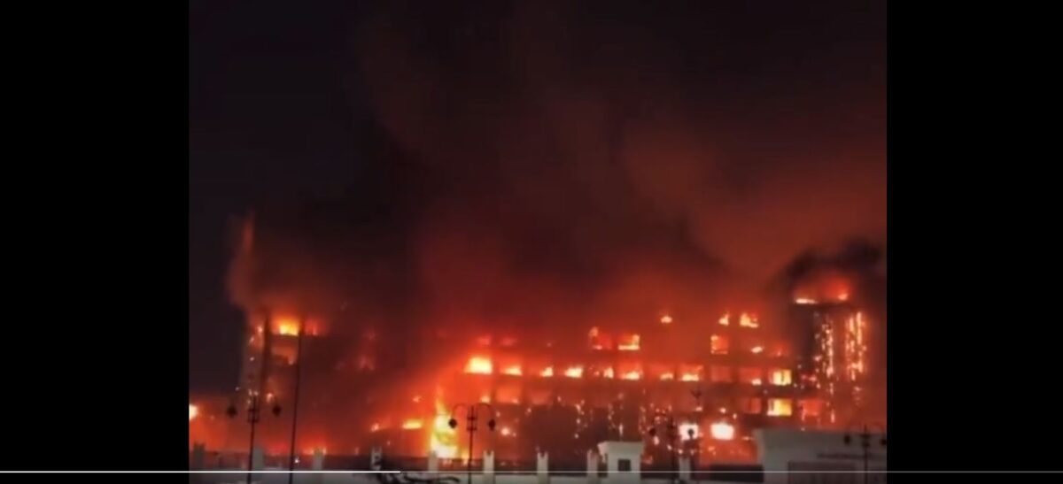  Αίγυπτος: Τουλάχιστον 38 τραυματίες στην πελώρια πυρκαγιά στην Ισμαηλία, στη Διώρυγα του Σουέζ (Video)
