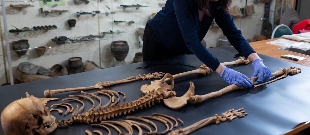 Πολωνία: Σκελετός παιδιού βρέθηκε κλειδωμένος στον τάφο του από τον 17ο αιώνα