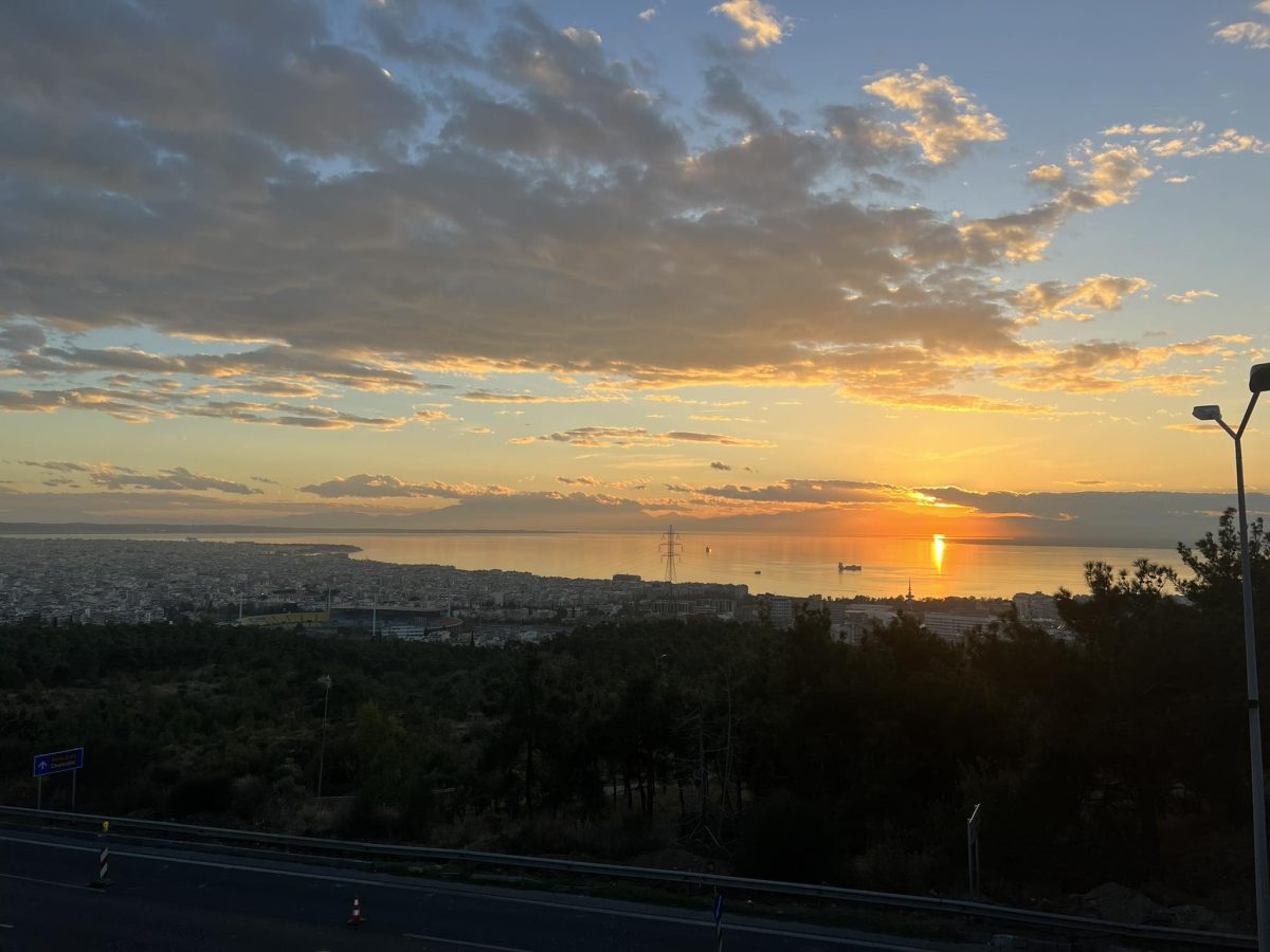 Μοναδικό ηλιοβασίλεμα στη Θεσσαλονίκη (PHOTO)