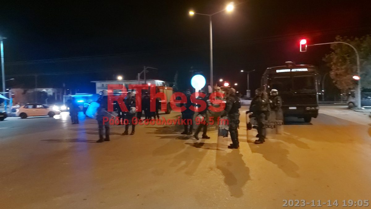 Νύχτα έντασης με Ρομά στη Θεσσαλονίκη – Φωτιές και πέτρες εναντίον αστυνομικών