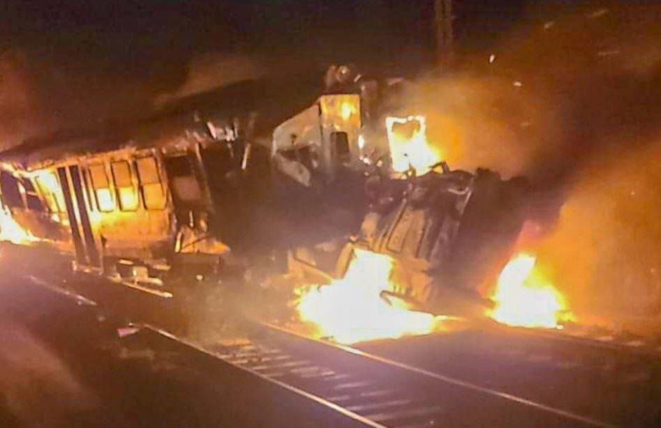  Ιταλία: Τρένο παρέσυρε φορτηγό. Δύο νεκροί