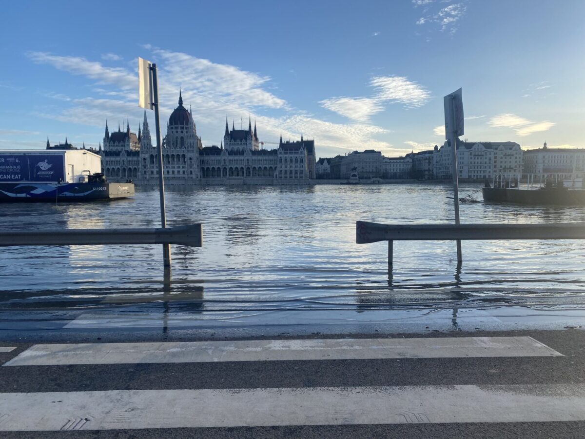 Υπερχείλισε ο Δούναβης στη Βουδαπέστη (VIDEO +PHOTO)