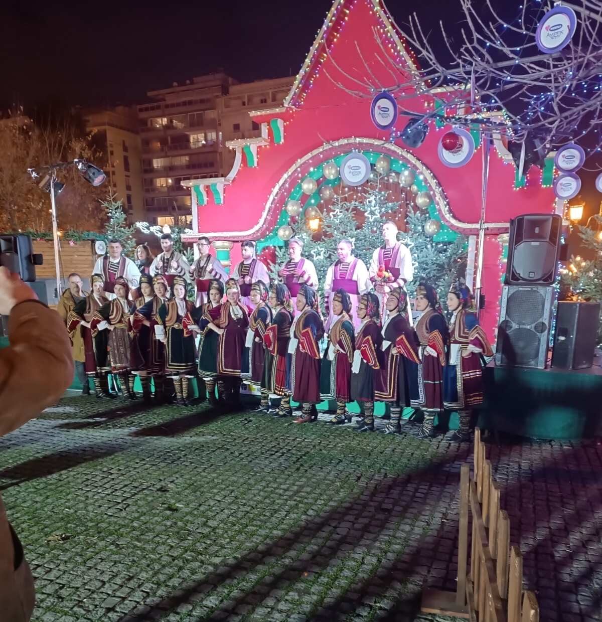 Αριστοτέλους: Διασκέδαση, χορός και μαγεία στο χριστουγεννιάτικο χωριό (VIDEO)