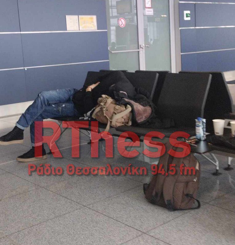 Εγκλωβισμένοι Έλληνες στο αεροδρόμιο του Μονάχου – Κοιμούνται σε καρέκλες και τρώνε ξηρούς καρπούς(VIDEO, AUDIO)