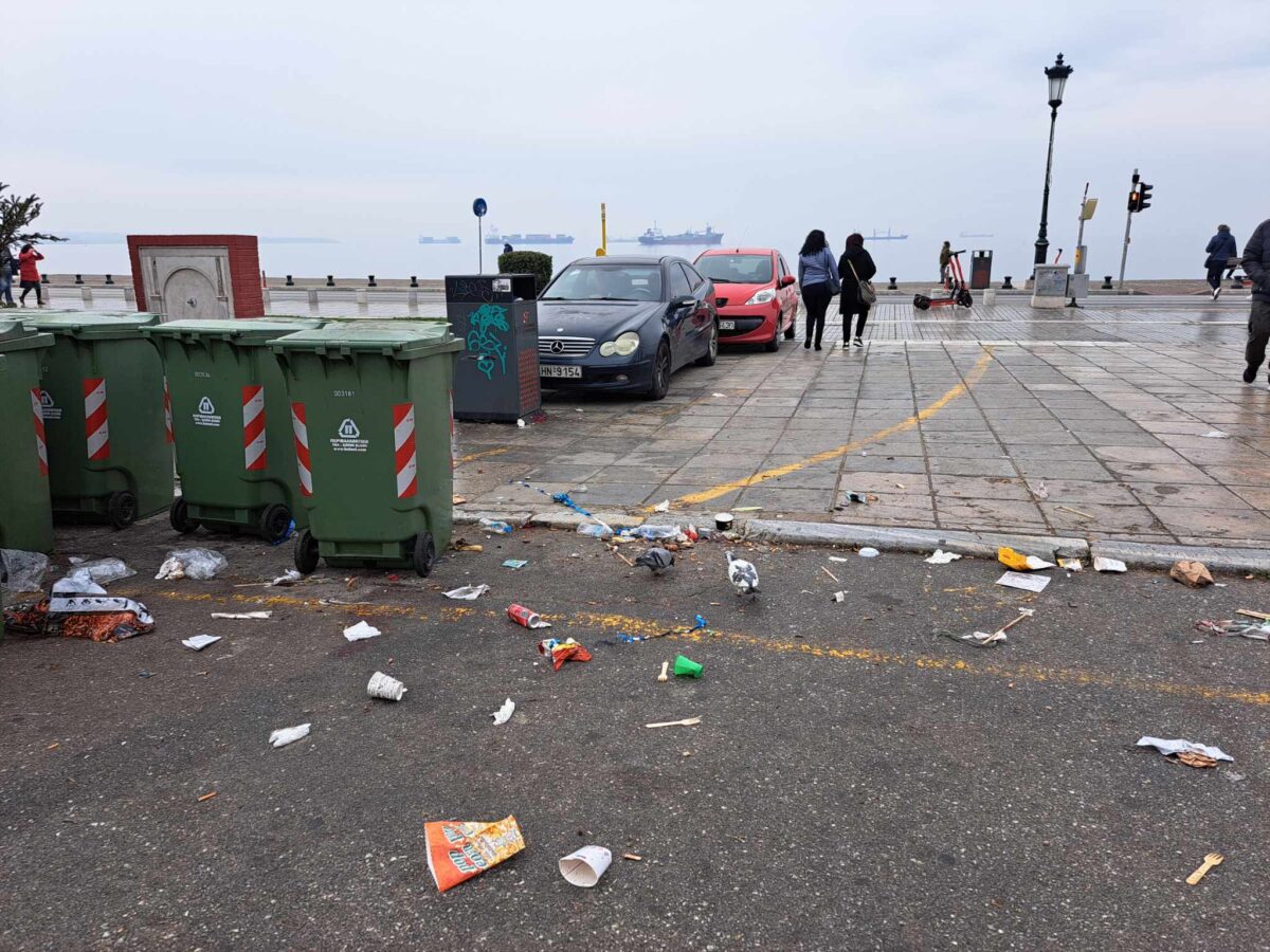 Χάλια – Σκουπίδια παντού στην Θεσσαλονίκη (Photos & Videos)