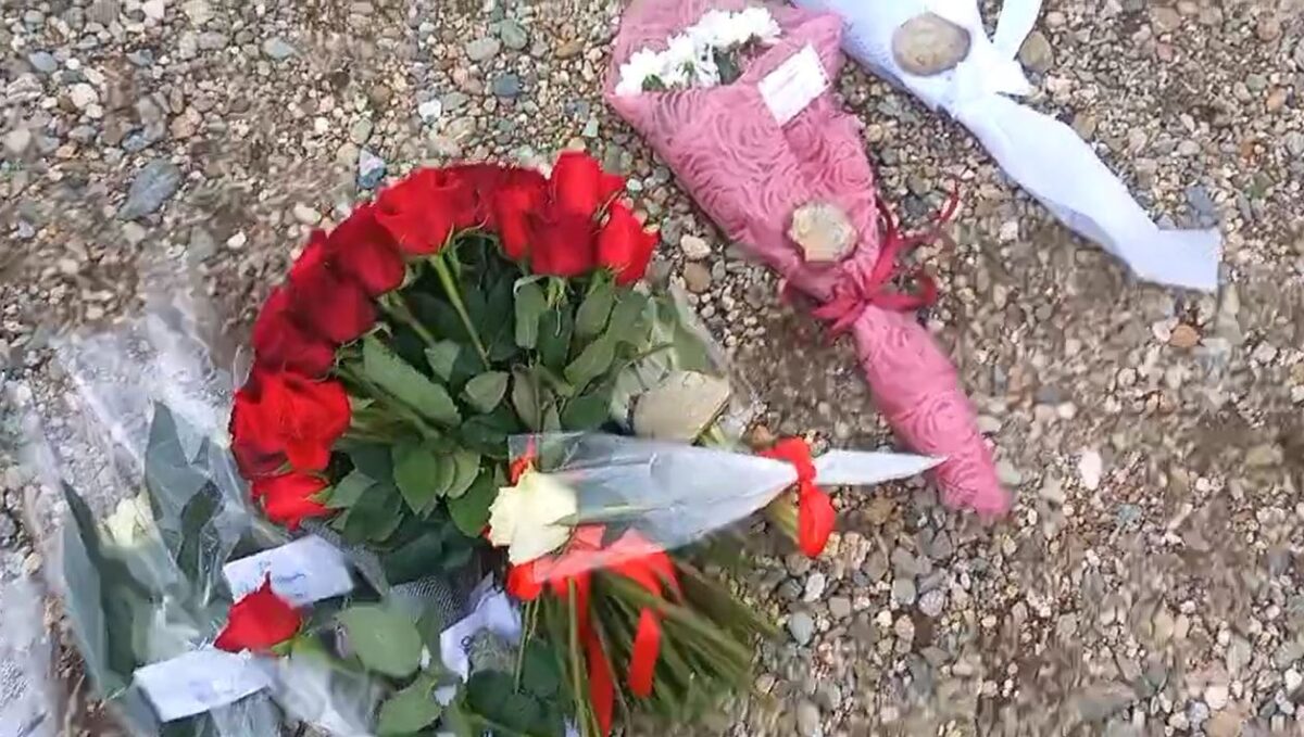 Μνημόσυνο στα Τέμπη στο σημείο της τραγωδίας (VIDEOS)