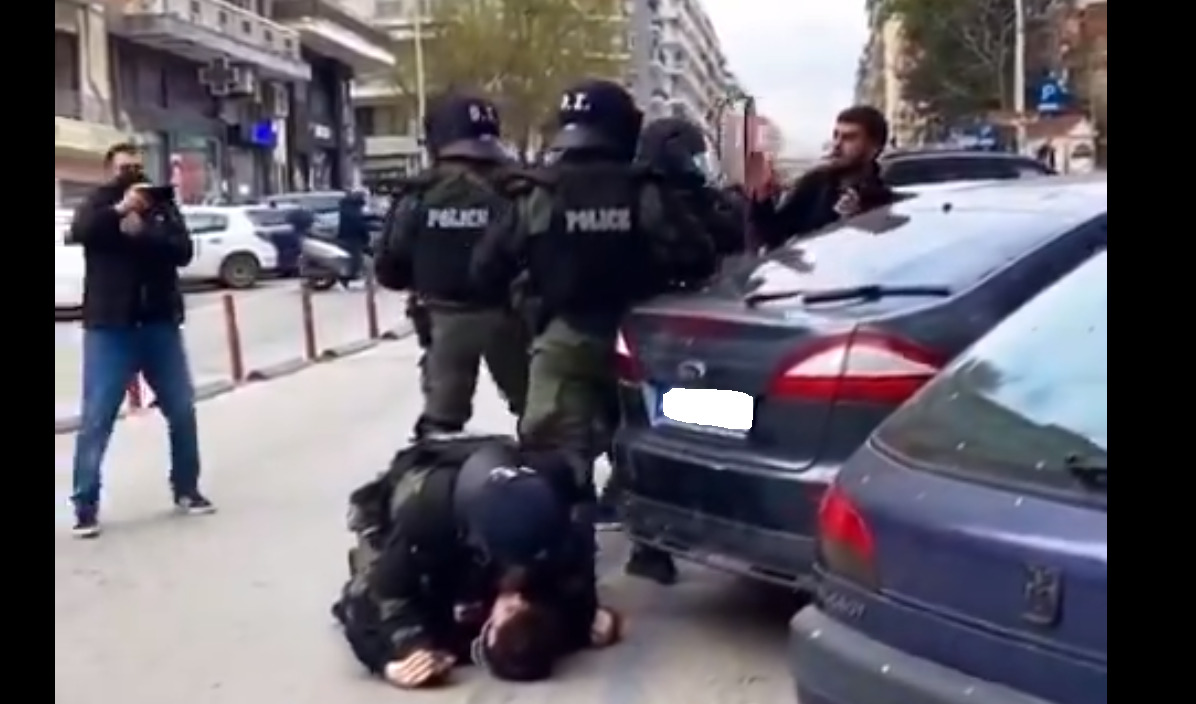 Αστυνομική βία καταγγέλλει 19χρονος στη Θεσσαλονίκη (VIDEO)