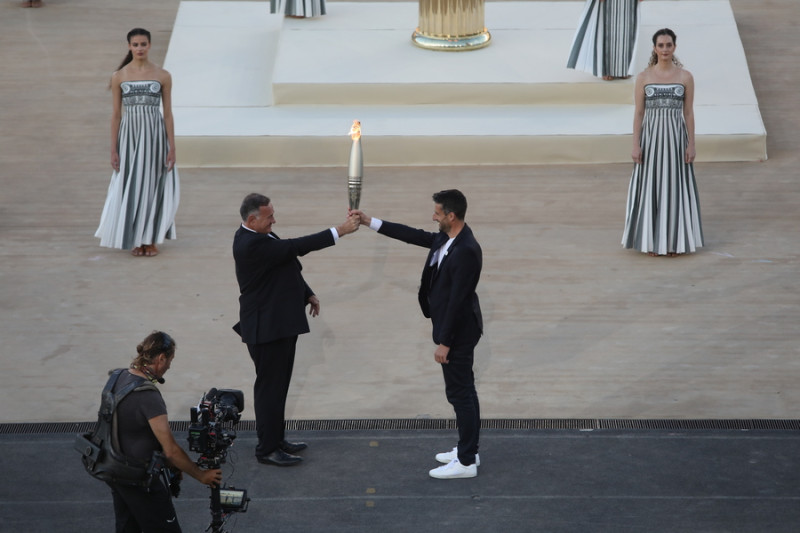 Η Αθήνα παρέδωσε την Ολυμπιακή Φλόγα στο «Παρίσι 2024»