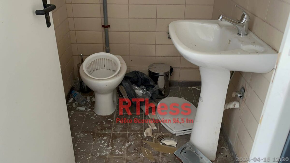 “Ρήμαξαν” δημόσιες τουαλέτες στη Ν. Παραλία (VIDEO&AUDIO)
