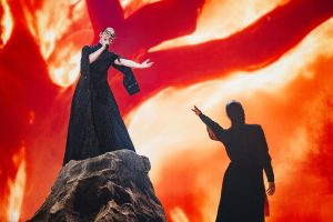 Η Κλαυδία με την Αστερομάτα στην σκηνή της Eurovision 2025