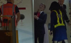 Η Μπριτζίτ Μακρόν χαστούκισε τον Εμμανουέλ Μακρόν