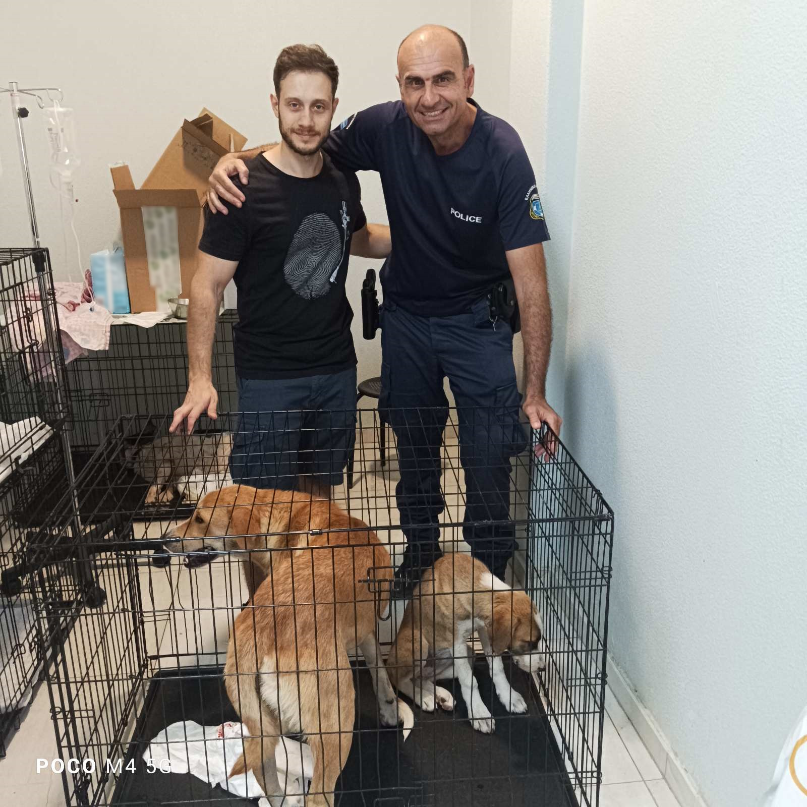 Βέροια: Αστυνομικοί και εργαζόμενοι του νοσοκομείου έσωσαν από θάνατο δυο δηλητηριασμένα σκυλάκια